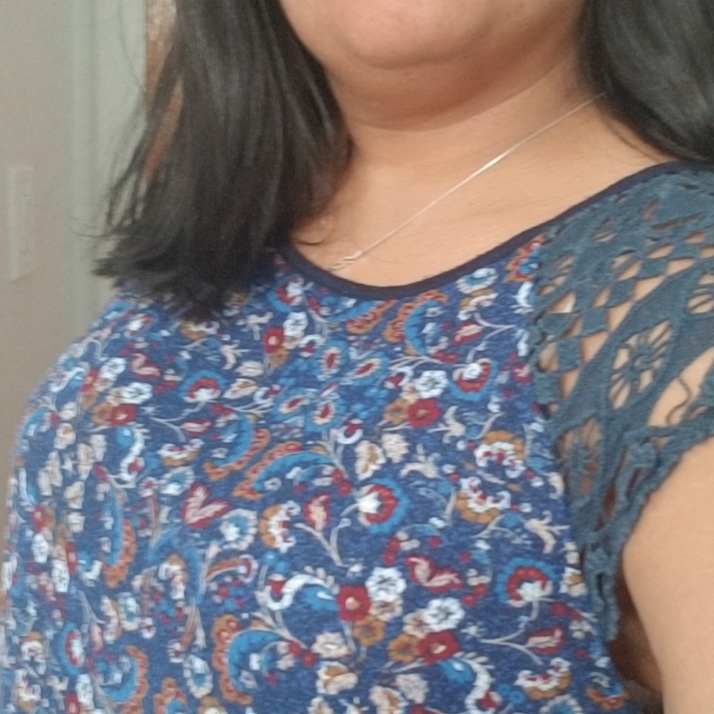 crochet sleeved top